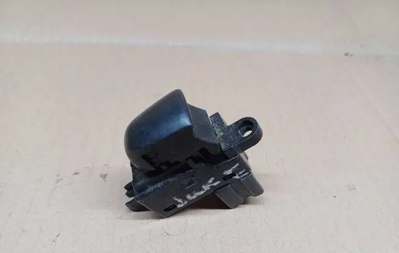 Nissan Juke I F15 Quarter vent window switch 