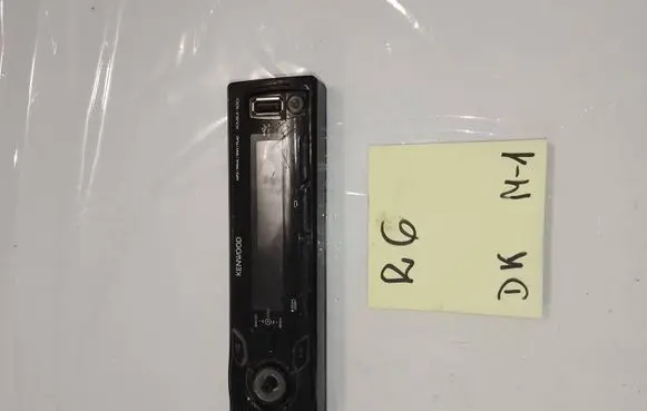 Volkswagen Golf IV Radio/GPS head unit trim KMM100