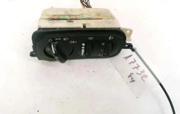 Chrysler 300M Light switch