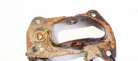 Volkswagen PASSAT B6 Bracket in trunk/boot