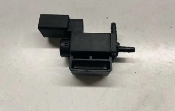 Audi A3 S3 8V Vacuum valve 72288006 037906283C