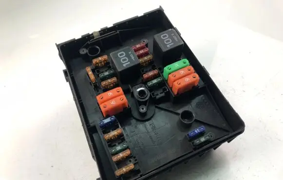 Volkswagen Touran I Fuse box set 1K0937125A