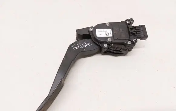 Nissan Pathfinder R51 Accelerator throttle pedal 18002EB400