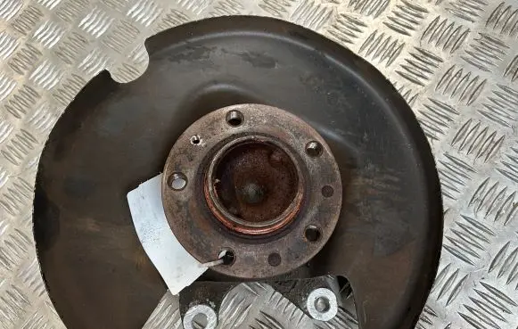 Rear wheel hub