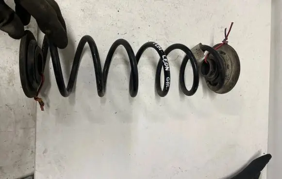 Seat Leon (5F) Rear coil spring 5F0511121