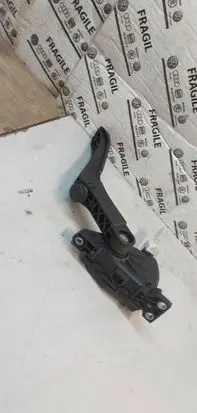 Volkswagen Touareg I Accelerator throttle pedal 7L6723507 6PV00777024