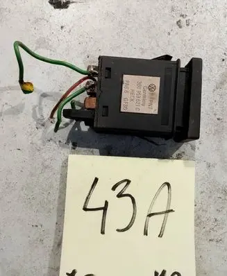 Volkswagen PASSAT B5 Windscreen/window heater switch 3B0959621C