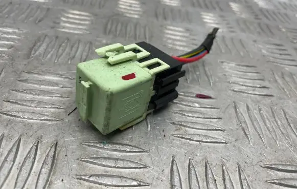 BMW 5 E60 E61 Other relay 8366600 V23134K59X222 6136