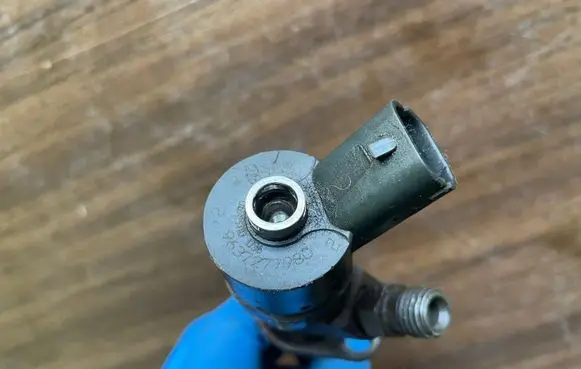 Peugeot 807 Fuel injector 9637277980