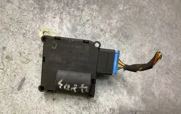 Audi A8 S8 D3 4E Air flap motor/actuator 0132801369 4F0820511B CZ1168803710