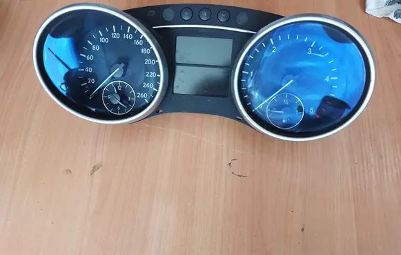 Mercedes-Benz ML W164 Speedometer (instrument cluster) A1645407148