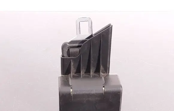 Middle seatbelt (rear)