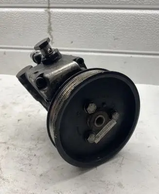 BMW X1 E84 Power steering pump 678084802