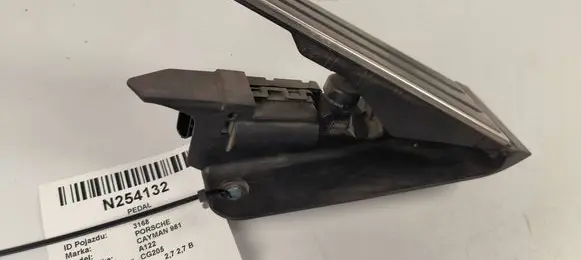 Accelerator throttle pedal