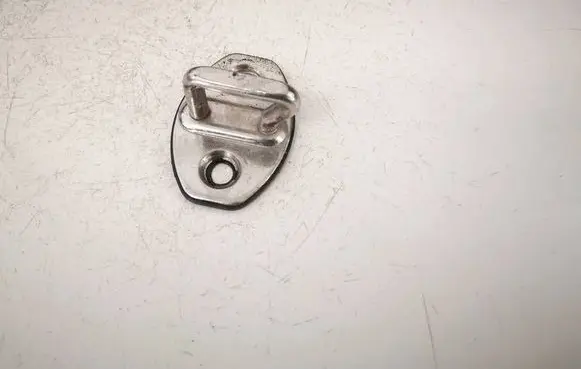 Volkswagen PASSAT B6 Rear door lock loop/hook striker 3C0837033B