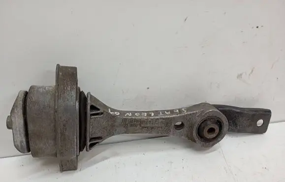 Seat Leon (1M) Engine mount bracket 1J0199851