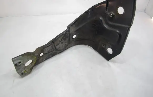 Volkswagen PASSAT B7 Fender mounting bracket 3AA821141