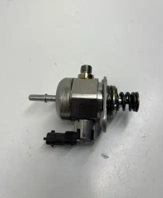 Alfa Romeo Stelvio Fuel injection high pressure pump 50050785 04893752AA