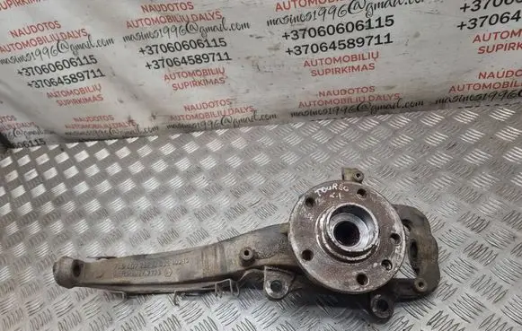 Volkswagen Touareg I Front wheel hub spindle knuckle 7L6407257A