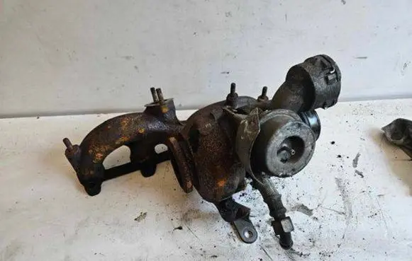 Volkswagen PASSAT B6 Turbo 038253014G