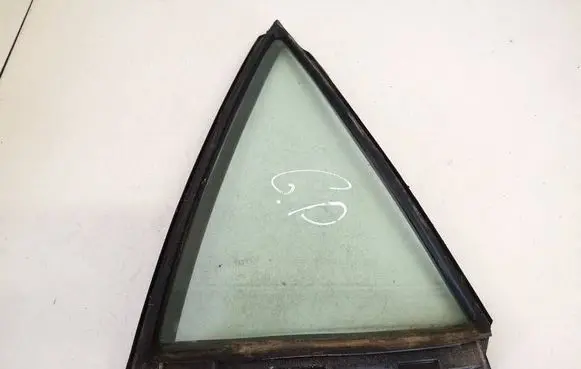 Toyota Auris 150 Rear vent window glass 6818812320 68188-12320