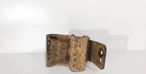 Mitsubishi Pajero Engine mount bracket MR198013