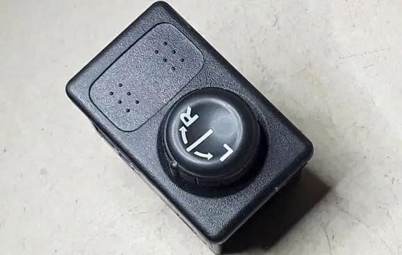 Nissan Primera Wing mirror switch