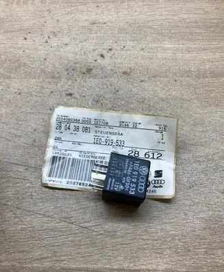 Volkswagen Golf III Seat heating relay 1E0919533 24640000