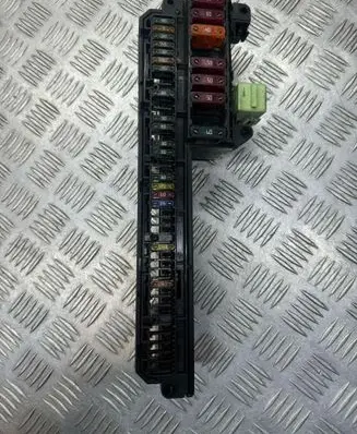 BMW 5 E60 E61 Fuse module 6932452 106887