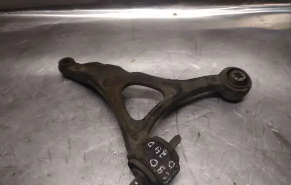 Volvo XC90 Front lower control arm/wishbone