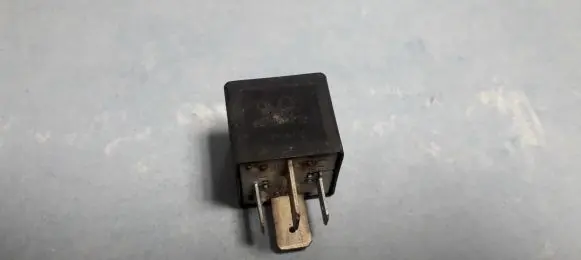 Volkswagen PASSAT B5 Other relay 443951253j 899511000