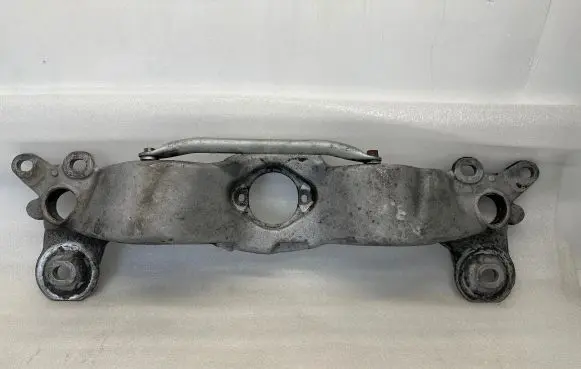 Audi A4 S4 B7 8E 8H Gearbox mounting bracket 8E0399283