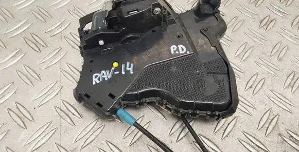 Toyota RAV 4 (XA40) Front door lock 
