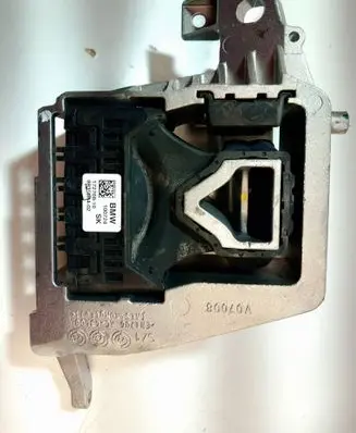 Engine mount bracket