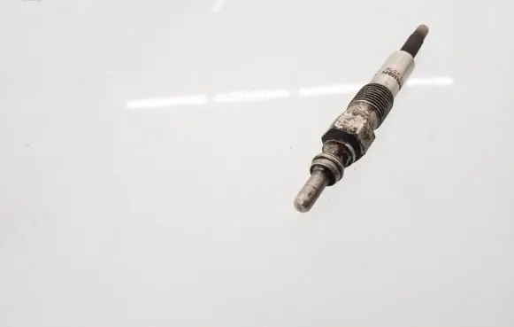 Volkswagen PASSAT B5 Glow plug 01S355E