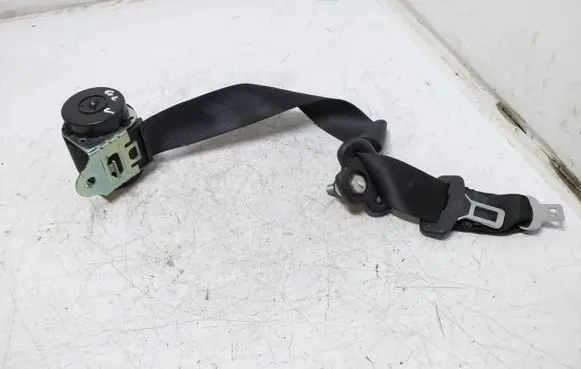 Middle seatbelt (rear)