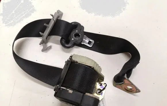Mercedes-Benz C W203 Rear seatbelt