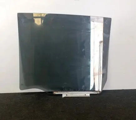 Mitsubishi L200 Rear door window glass 43R000042