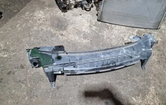 Volvo V70 Top upper radiator support slam panel