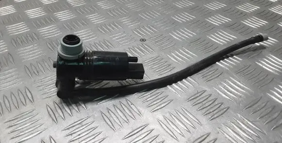 Volvo XC40 Windscreen/windshield washer pump 31693155