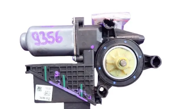 Volkswagen Golf IV Front door window regulator motor 