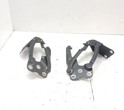 Engine bonnet/hood hinges