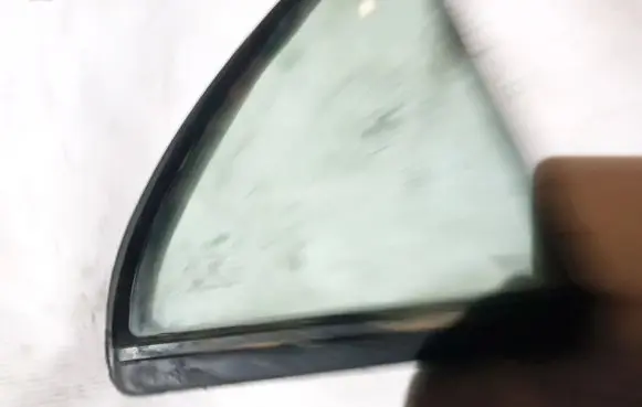 Rear vent window glass
