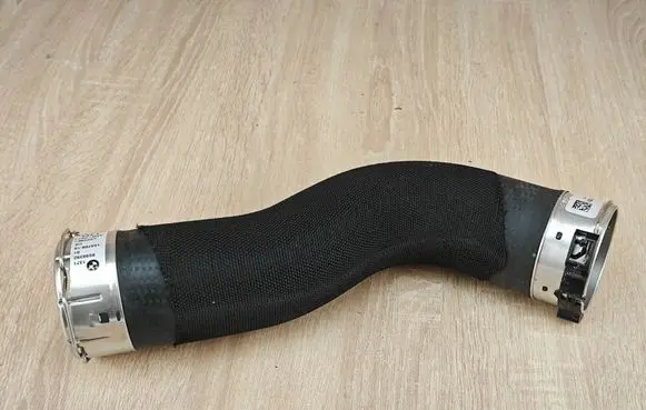 BMW X6 G06 Intercooler hose/pipe 8599392
