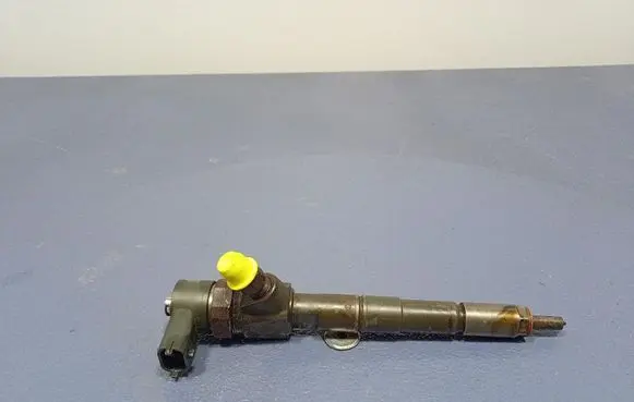 Opel Insignia A Fuel injector 0445110327
