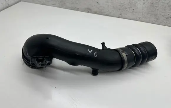 BMW X6 E71 Turbo air intake inlet pipe/hose 23557510
