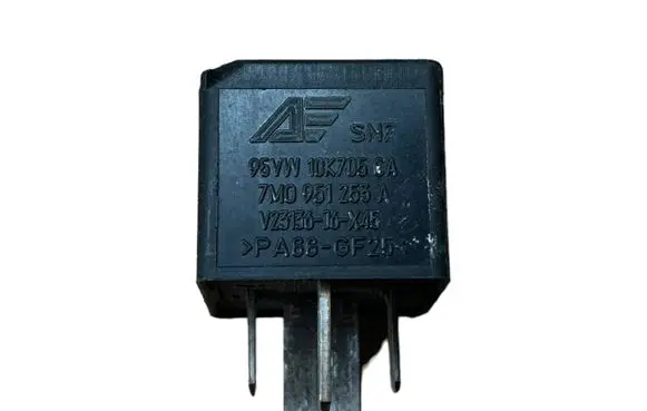 Skoda Octavia Mk1 (1U) Other relay 7M0951253A V23136J6X45 95VW10K705GA