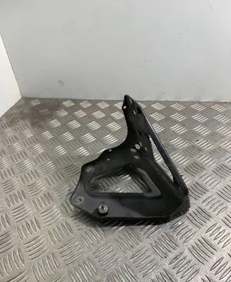 Audi A6 S6 C6 4F Fender mounting bracket 4F0821135