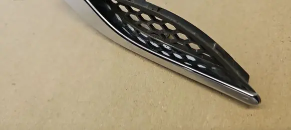 Maserati Ghibli Fender grill 670028906 10147550