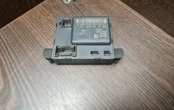 Mercedes-Benz Sprinter W906 Door control unit/module A9068204026 A906820402608